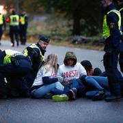 Demonstration vid Migrationsverkets förvar på Sagåsen i Kållered, Göteborg, 10 oktober.