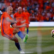 Nederländernas kapten Arjen Robben stod för ett av lagets fem mål i träningsmatchen mot Elefenbenskusten.