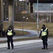 Polis och räddningstjänst larmades till Säkerhetspolisens högkvarter i Solna norr om Stockholm på grund av en konstig doft i lokalerna på fredag eftermiddag