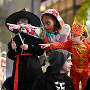 Barn under en Halloweenparad vid Sergels torg i Stockholm förra året.