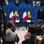 Frankrikes president Emmanuel Macron och statsminister Ulf Kristersson håller en pressträff efter överläggningar på Rosenbad.