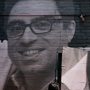 En väggmålning  visar en av de gripna amerikanerna, Siamak Namazi, till vänster. Patrick Semansky / AP