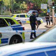 Polis och räddningstjänst på plats där flera personer har blivit påkörda efter att en personbil kört upp på trottoaren på Föreningsgatan i Malmö.