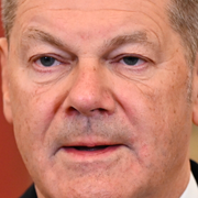 Brottsplatsen i Aschaffenburg. Olaf Scholz. 