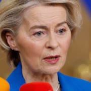 Ulf Kristersson, Ursula von der Leyen och Viktor Orbán anländer till toppmötet.