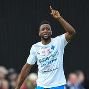 Värnamos Johnbosco Samuel Kalu jublar efter att ha gjort 1-0 mot IFK Göteborg. 