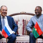 Rysslands utrikesminister Sergej Lavror och Burkina Fasos dito Karamoko Jean Marie Traoré i juni i år.