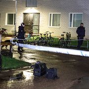 Polis på plats i stadsdelen Skäggetorp i Linköping.