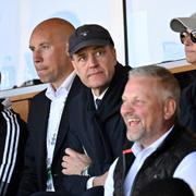 Fredrik Reinfeldt på läktaren under torsdagens cupfinal mellan Mjällby och Häcken.