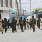 Soldater utanför hotellet i Mogadishu