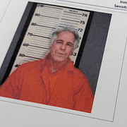 Foton från amerikanska myndigheters utredning på Jeffrey Epstein och celldörren.