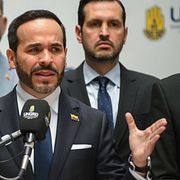 En av Colombias president Abelardo de la Espriellas första uppgifter blev att hantera en allvarlig jordbävning.