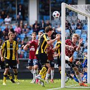 Noah Persson och Örgrytes Sebastian Lagerlund under fotbollsmatchen i Allsvenskan mellan Örgryte och Hammarby.