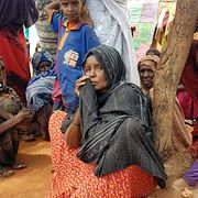 75-åriga Ader Ali Yusuf är en av alla som tvingats fly på grund av torkan. 