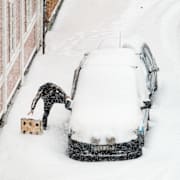 Snötäckt bil i Falun 2019. 