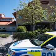 Polis på plats utanför Bergaskolan i Malmö.