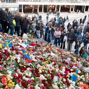 Nedanför breda trappan på Sergels torg ska minnesmärket stå. 