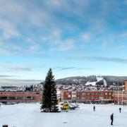 Akrivbild: Stortorget och Storsjöteatern i Östersund.