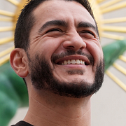 Demokraternas två möjliga kandidater inför mellanårsvalet i Michigan. Abdul el-Sayed till vänster och Haley Stevens till höger.