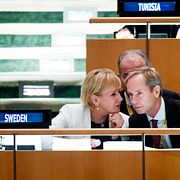 Utrikesminister Margot Wallström ohc FN-ambassadör Olof Skoog i FN:s generalförsamling. Arkivbild från juni 2016. 