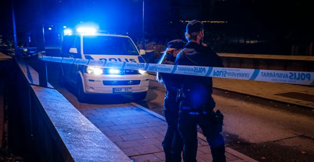 Polisen på plats i Hammarby sjöstad efter att artisten Nils ”Einár” Grönberg sköts till döds.  Christine Olsson/TT