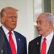Donald Trump och Benjamin Netanyahu, eller ”Bibi” som han kallas, vid Vita huset den 7 april 2025.