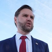 USA:s vicepresident JD Vance strax före avresan.