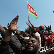 Anhängare till oppositionsledaren Hakainde Hichilema firar.