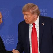 Donald Trump och Vladimir Putin vid deras möte i Alaska förra året.