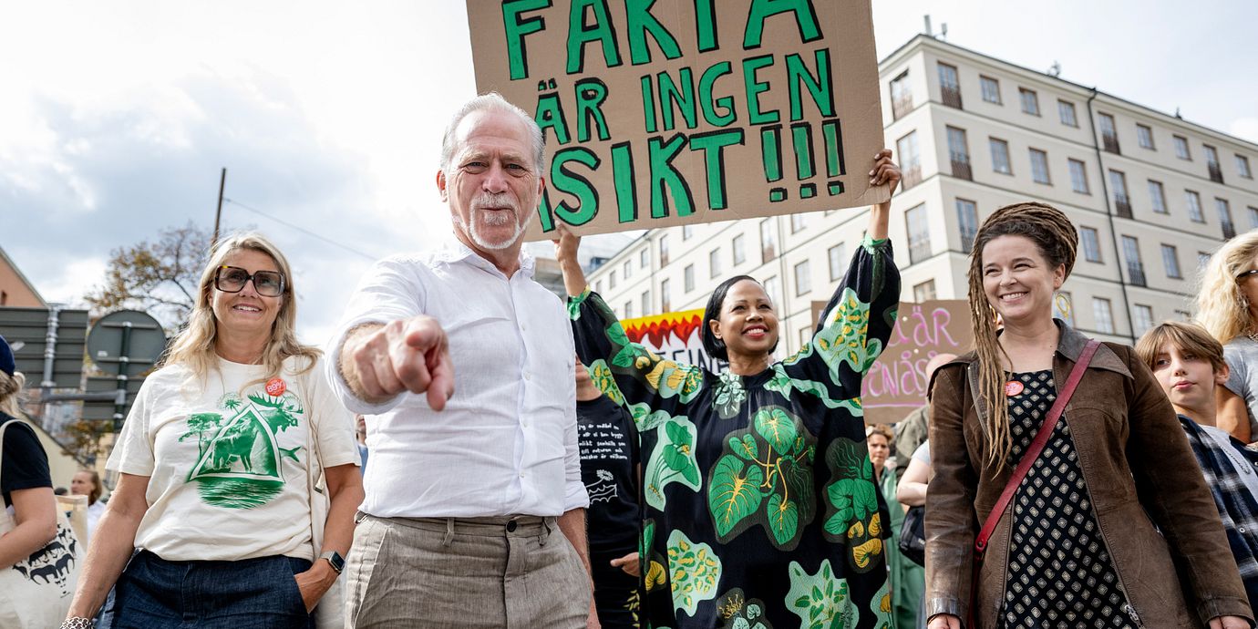 Arkivbild: Miljöpartiets språkrör Daniel Helldén och Amanda Lind samt Janine Alm Ericson och Alice Bah Kuhnke när Naturskyddsföreningen tillsammans med Rebellmammorna, Rebellpapporna och Researchers Desk anordnar en stor klimatdemonstration i Stockholm.