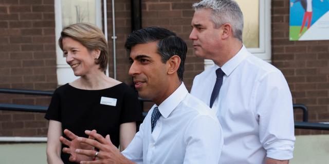 NHS-chefen Amanda Pritchard, premiärminister Rishi Sunak och hälsominister Steve Barclay. Phil Noble / AP