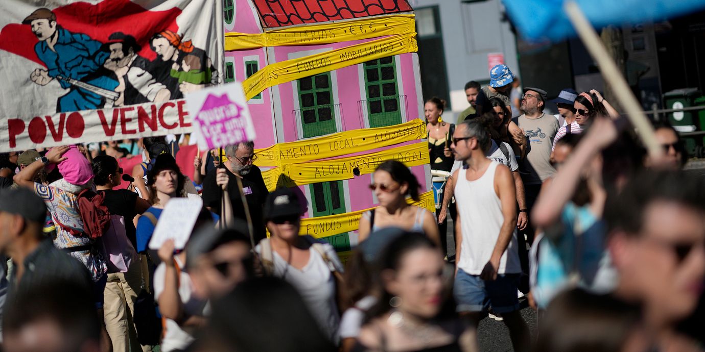 Genom åren har det regelbundet protesterats mot bostadssituationen i Portugal. Här i september 2023.