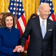 Nancy Pelosi och Joe Biden tidigare i år.