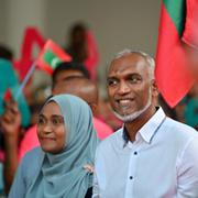 Mohamed Muizzu och hustrun Sajidha Mohamed.