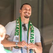 Zlatan Ibrahimovic på läktaren under en Hammarbymatch