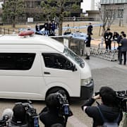 Tetsuya Yamagami anländer till domstolen för att få sin dom tidigt på onsdagsmorgonen, svensk tid. 