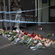 Vårväderstorget efter skotten. 