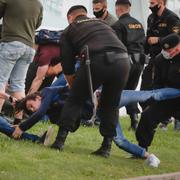 Demonstranter och polis i Minsk.