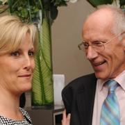 Drottningens gynekolog doktor Marcus Sethell med grevinnan av Wessex.