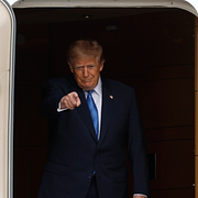 Arkivbild från norska kungabegravningen 1991/ Donald Trump stiger av  presidentplanet Air Force One.