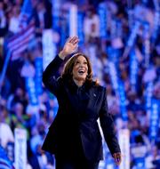 Kamala Harris efter sitt tal i natt.