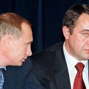 Arkivbild: Vladimir Putin och Michail Lesin