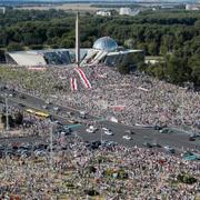 Protester i Minsk, söndagen den 16 augusti.