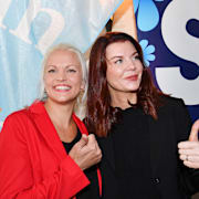 Emilie Pilthammar (i rött) och Louise Erixon (SD) 2018.