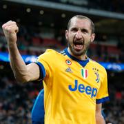 Giorgio Chiellini jublar efter segern.