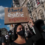 Demonstranter i Paris på fredagen