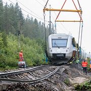 Ett tåg bärgas efter att ha spårat ur på grund av kraftigt regn.