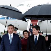 Xi Jinping välkomnas till Frankrike av premiärminister Gabriel Attal på söndagen.