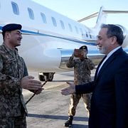 General Asim Munir  tas emot av Irans president Abbas Araghchi i Teheran på torsdagen. Bilden har publicerats av Araghchis Telegramkonto.