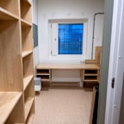 Isoleringscell som förbereds för barn och unga på anstalten i Rosersberg.